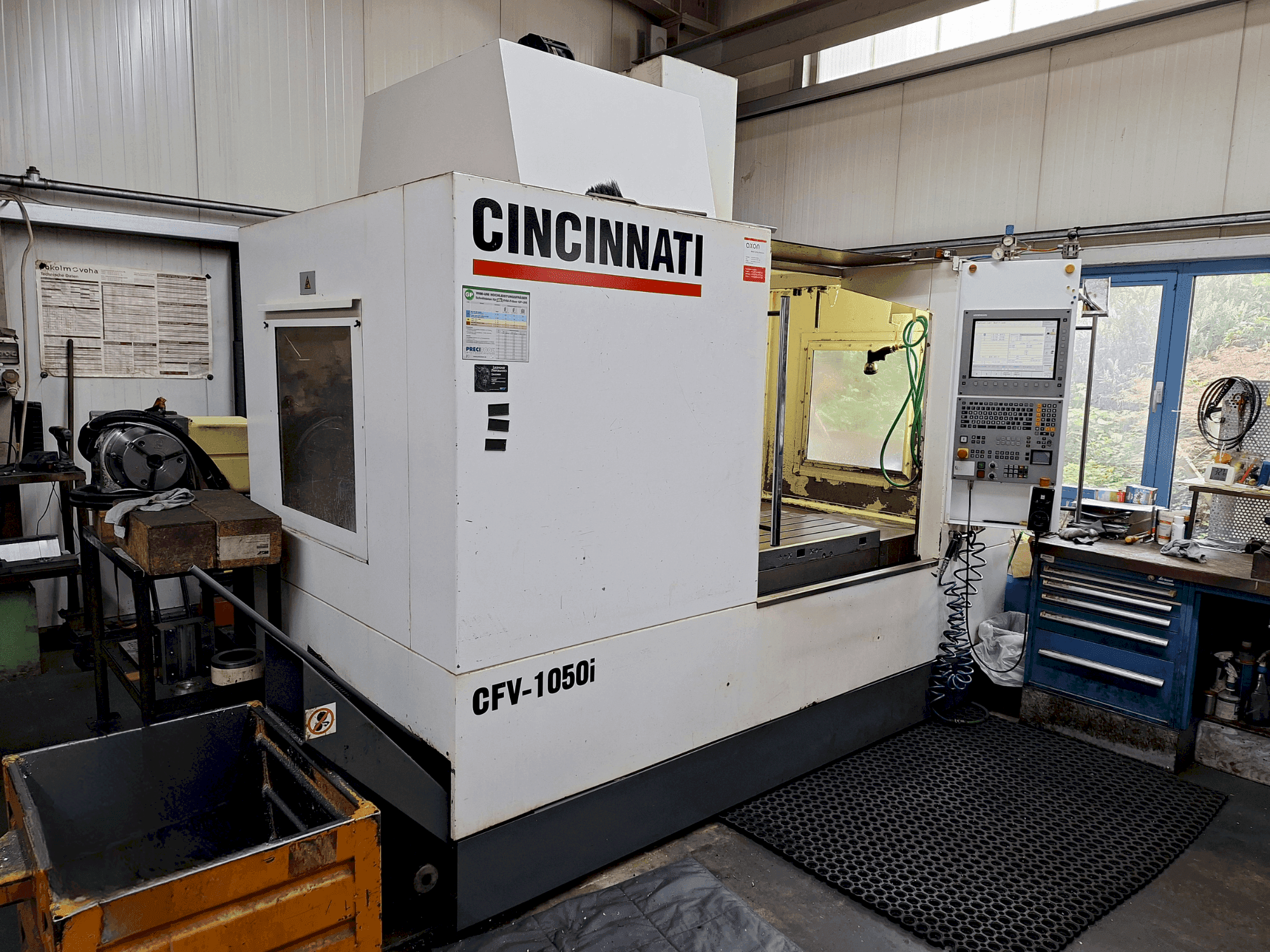 Vista Frontal  da Cincinnati CFV-1050i  máquina