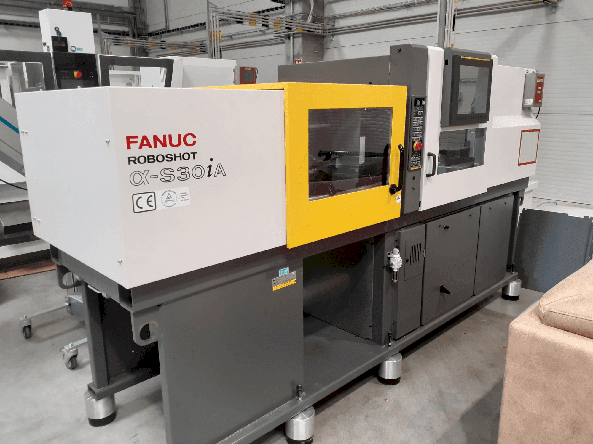 Vista Frontal  da FANUC ROBOSHOT α-S 30iA  máquina