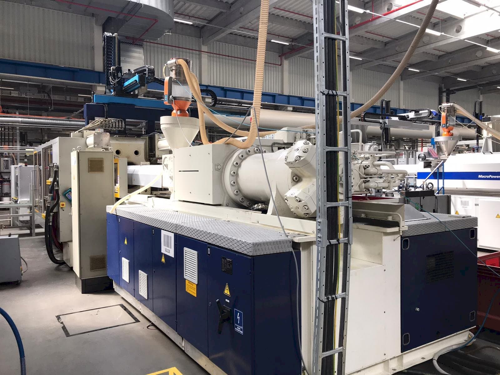 Vista Frontal  da Krauss Maffei 800-8000 MC  máquina