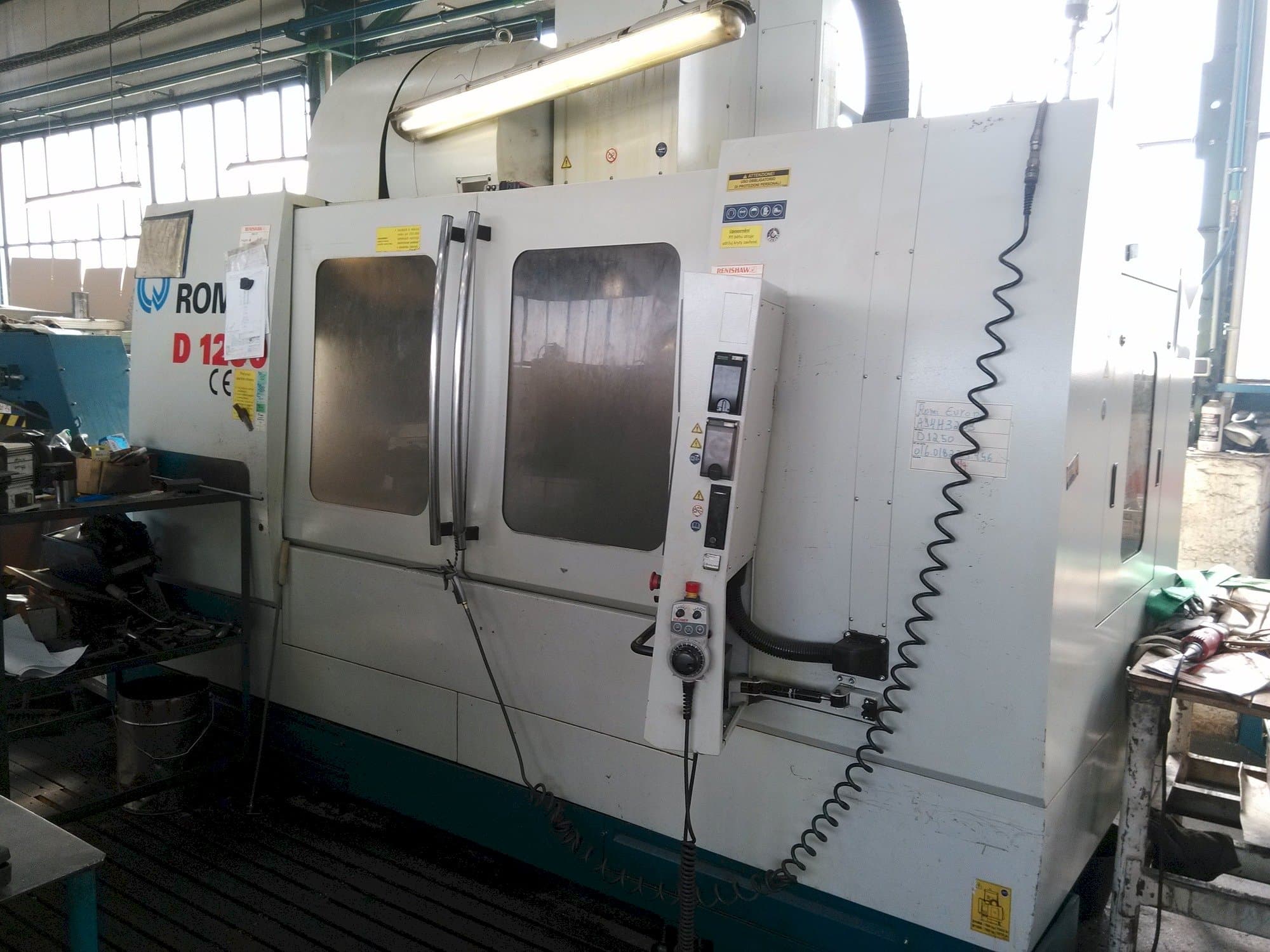 Vista Frontal  da Romi D 1250  máquina