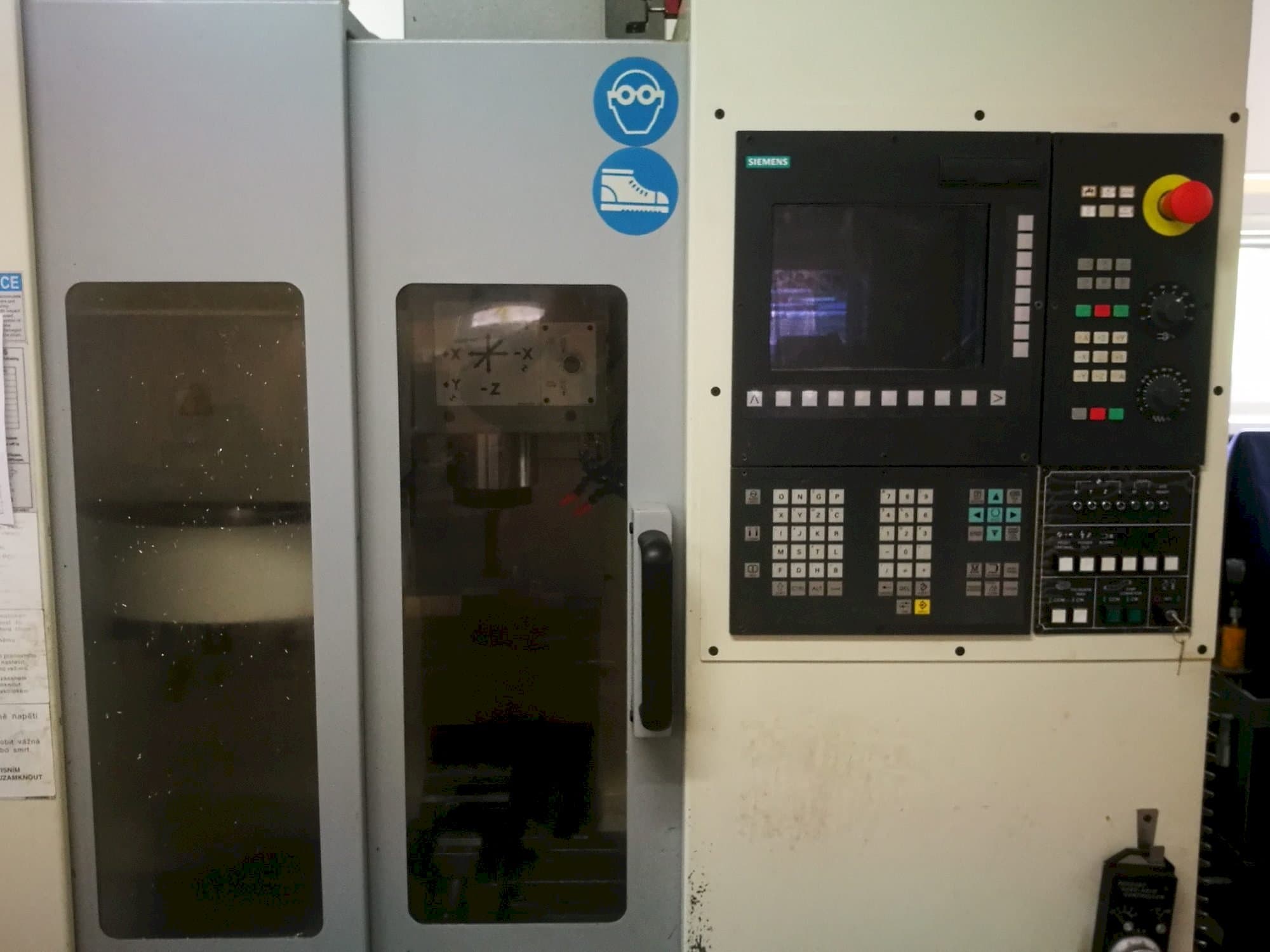 Vista Frontal  da Chevalier 1418 VMC-40  máquina