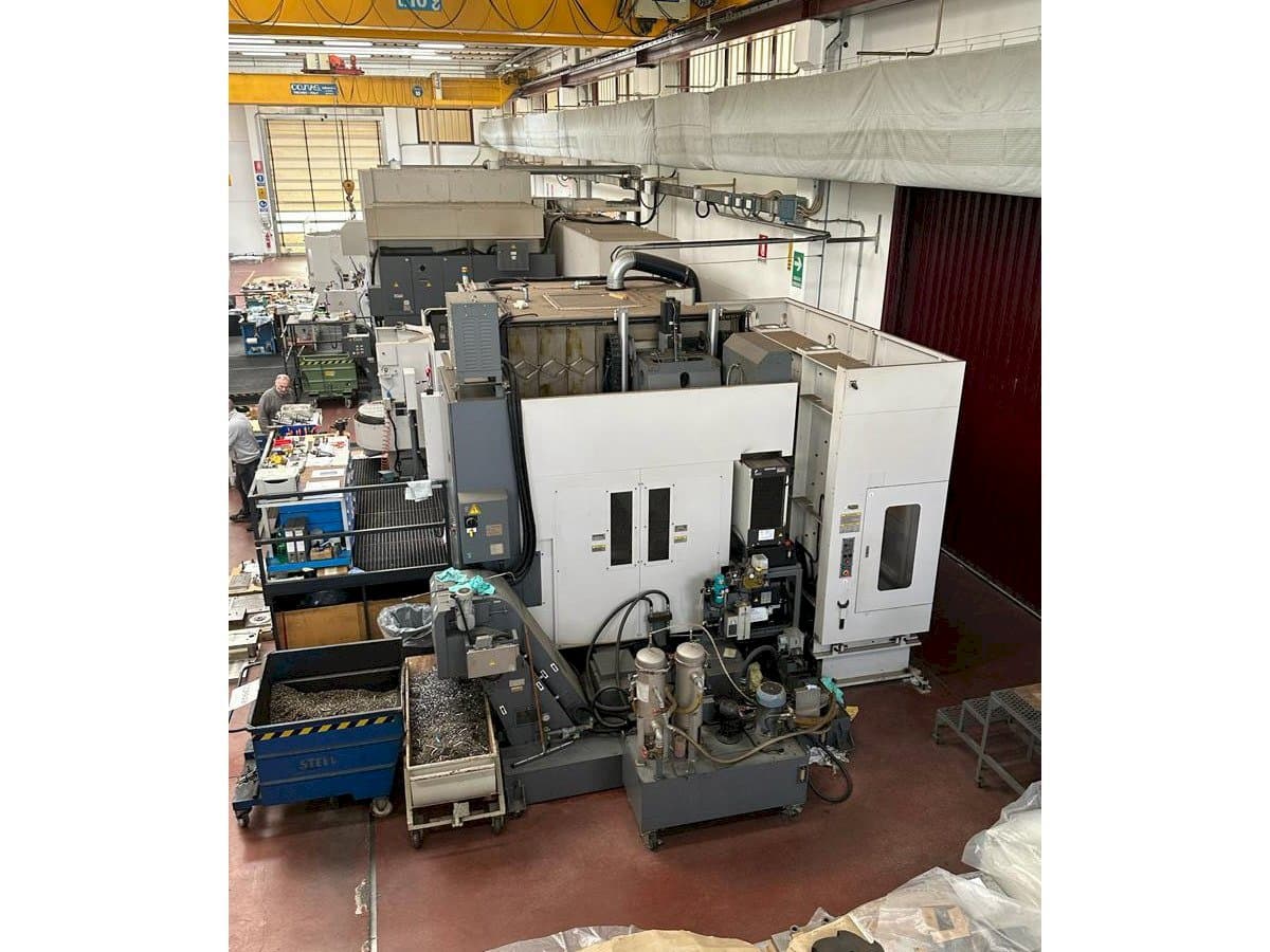 Vista Frontal  da Okuma MILLAC 800VH  máquina