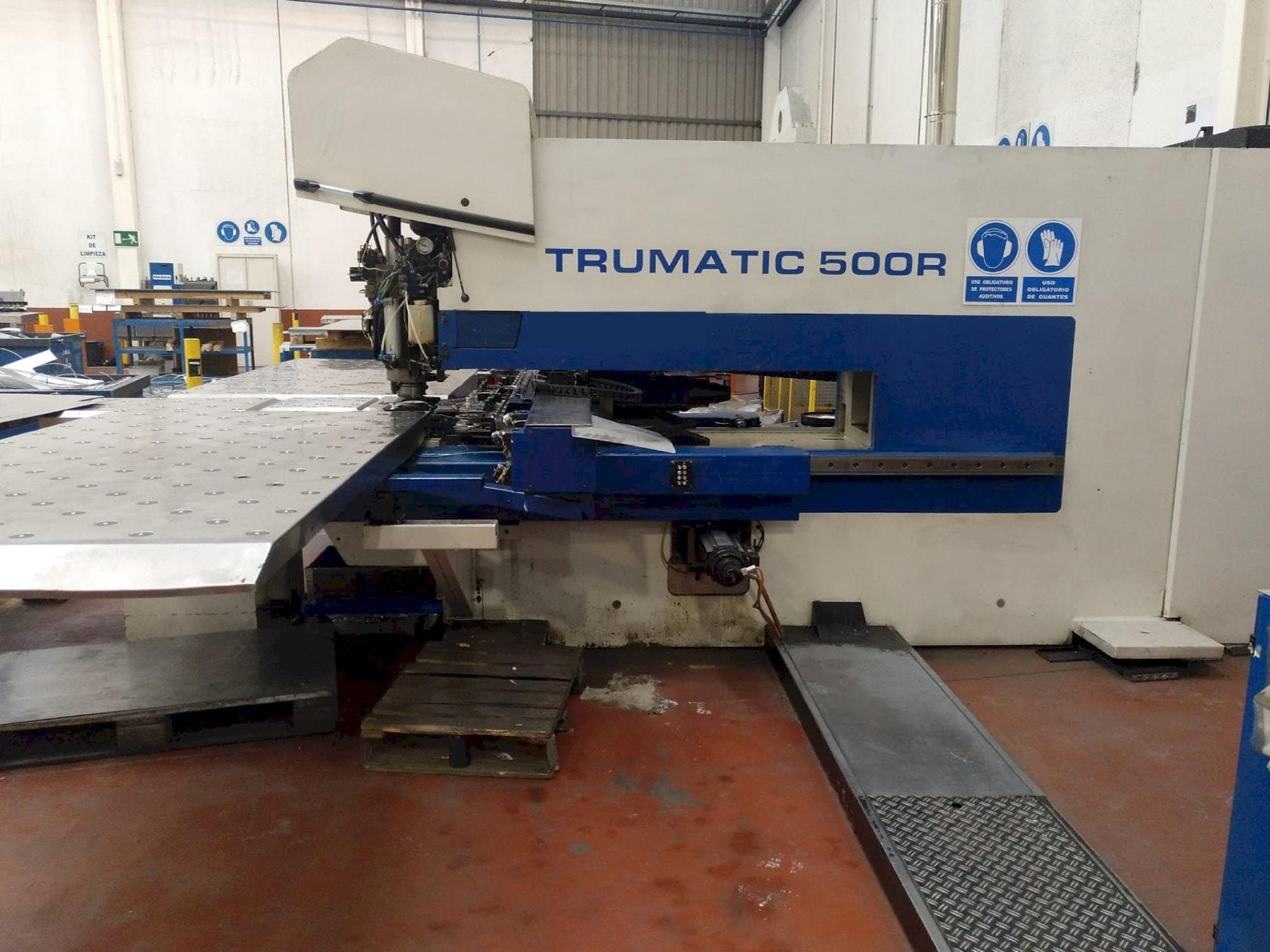 Vista Frontal  da Trumpf Trumatic 500  máquina
