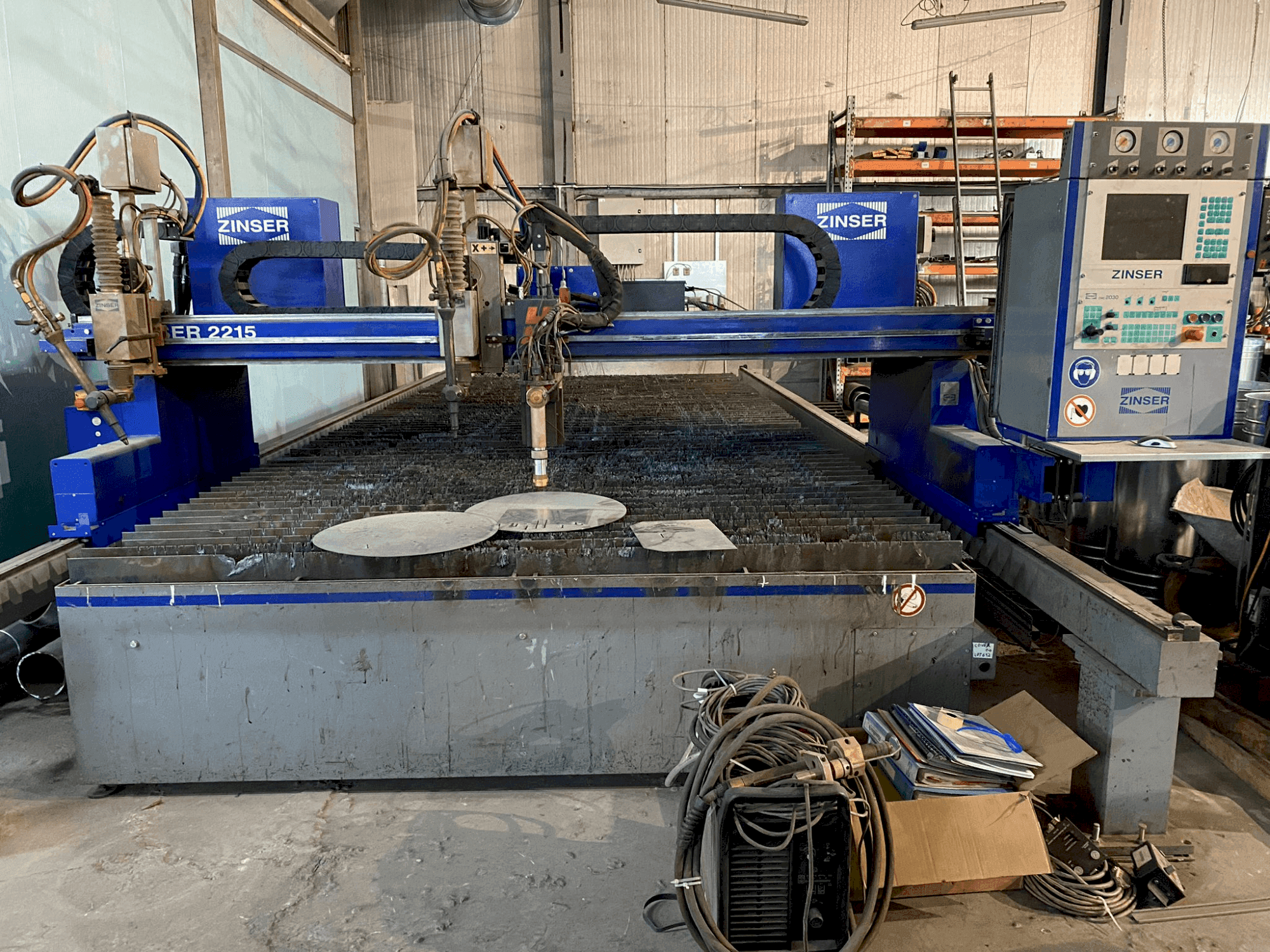 Vista Frontal  da ZINSER 2215  máquina