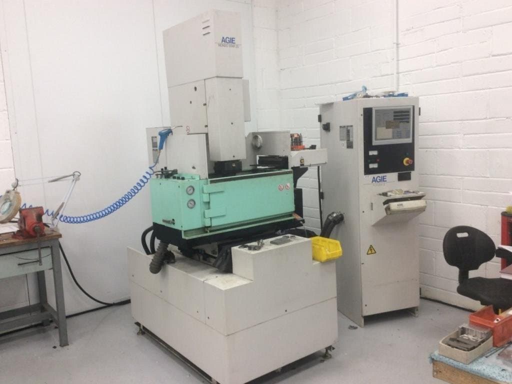 Vista Frontal  da AGIE Mondo 20 Star  máquina