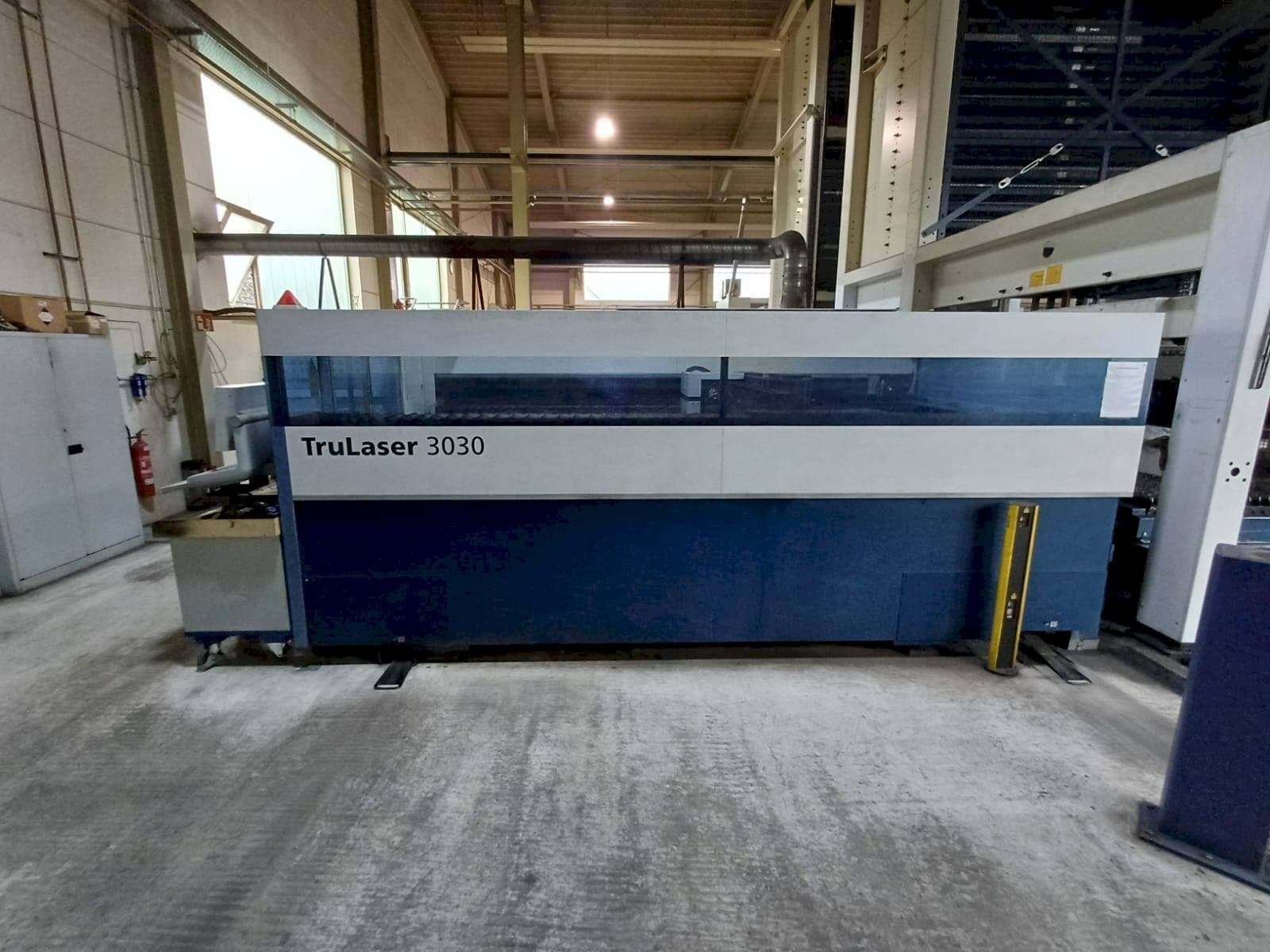 Vista Frontal  da TRUMPF TruLaser 3030  máquina