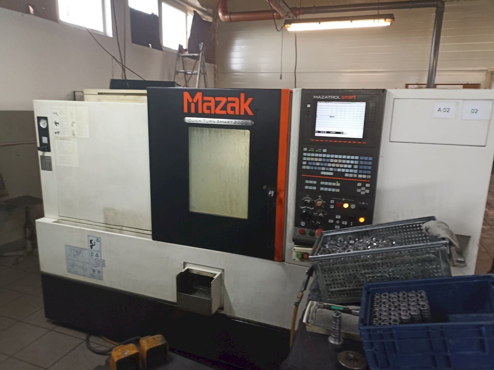 Vista Frontal  da Mazak Quick Turn Smart 200L  máquina