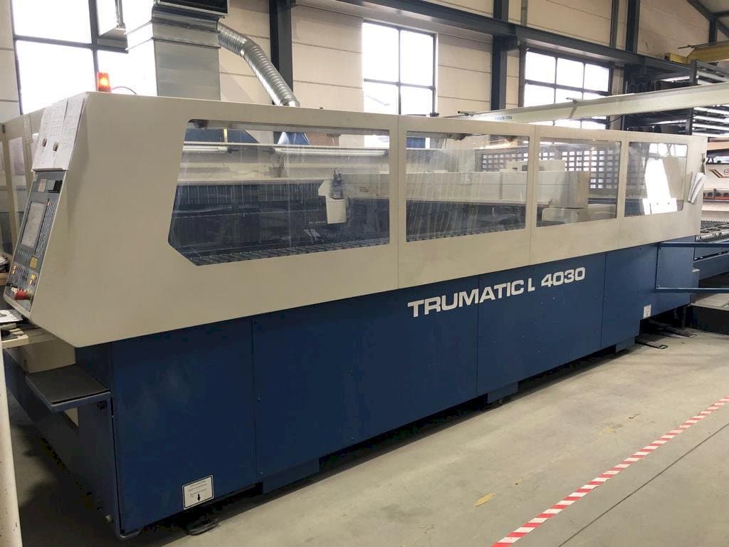 Vista Frontal  da Trumpf Trumatic L4030  máquina