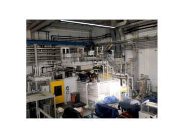 Vista Frontal  da EXTRAPLAST 140to  máquina