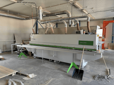 Vista Frontal  da BIESSE Jade 240  máquina