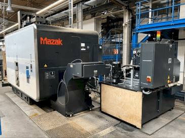 Vista Frontal  da Mazak VARIAXIS i-700  máquina