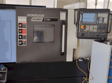 Vista Frontal  da DOOSAN Puma GT3100  máquina