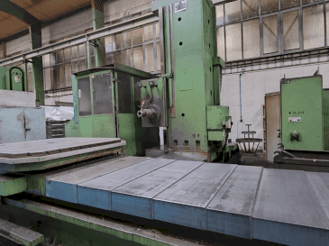 Vista Frontal  da TOS WHN 13.8 CNC  máquina