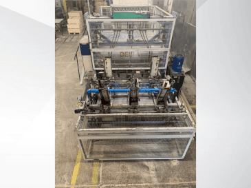 Vista Frontal  da DELTA pallet nailing machine line  máquina