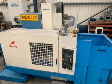 Vista Frontal  da Matsuura RA-4G  máquina