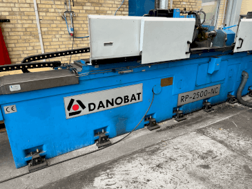 Vista Frontal  da DANOBAT RP-2500-NC  máquina