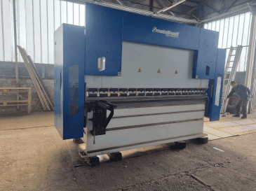 Vista Frontal  da Metallkraft  GBP 31175  máquina