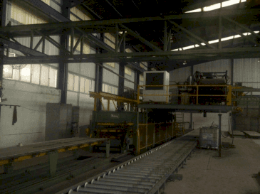 Vista Frontal  da MANNI Sandwich Panel Production Line  máquina