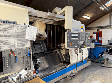 Vista Frontal  da Okuma MacTurn 350  máquina
