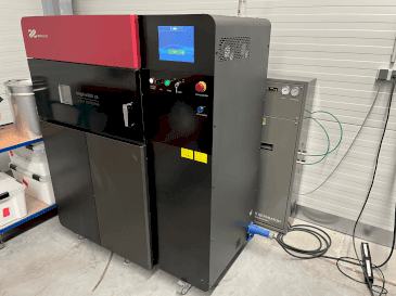 Vista Frontal  da XYZ MfgPro230 xS (2022)  máquina