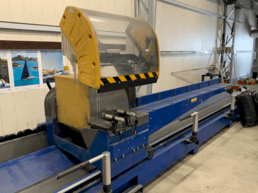 Vista Frontal  da SCHÜCO PDG e-Cut 600  máquina