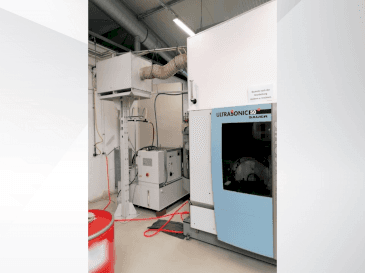 Vista Frontal  da DMG Sauer Ultra sonic 50  máquina