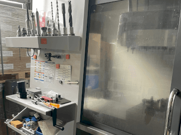Vista Frontal  da HAAS VF-3  máquina