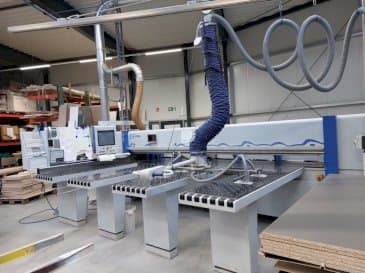 Vista Frontal  da HOLZMA HPP 380  máquina