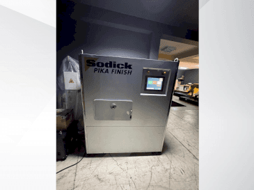 Vista Frontal  da Sodick Picka PF-32A  máquina