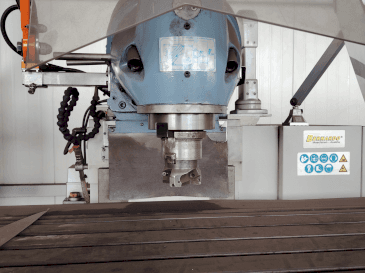 Vista Frontal  da Bernardo Variomill FU 2000E Servo  máquina