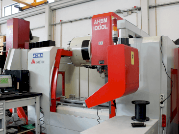 Vista Frontal  da ACRA AHSM 1000 L  máquina