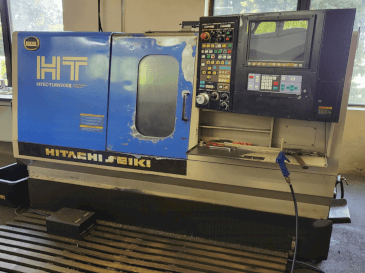 Vista Frontal  da HITACHI SEIKI HT 20SII  máquina