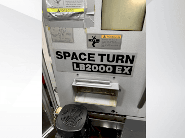 Vista Frontal  da Okuma Space Turn LB2000 EX  máquina
