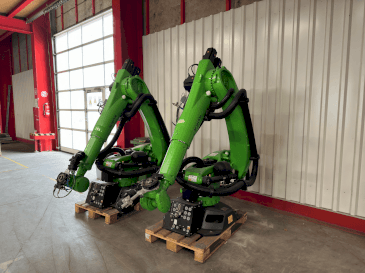 Vista Frontal  da KUKA KR 90 R3700 prime K  máquina