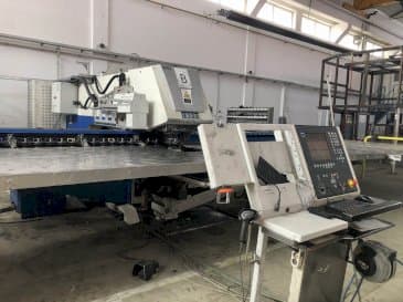Vista Frontal  da Trumpf Trupunch 5000  máquina