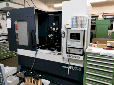 Vista Frontal da Makino EU64 máquina
