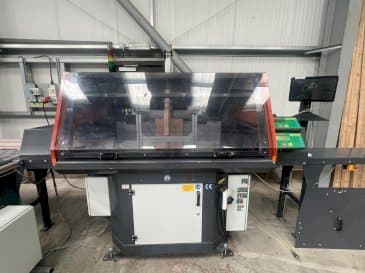 Vista Frontal  da TIGER UKA 600 Cross cut installation  máquina
