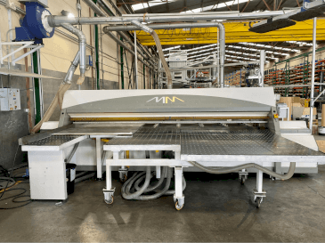 Vista Frontal  da MACMAZZA Top Saw  máquina