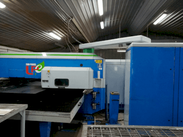 Vista Frontal  da Finn-Power LPE5 SWUH  máquina