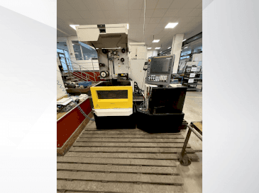 Vista Frontal  da FANUC Robocut alpha-C400iB  máquina