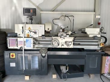 Vista Frontal  da TOS JSV-18RA  máquina