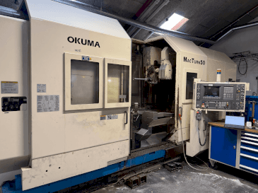 Vista Frontal  da Okuma MacTurn 50  máquina