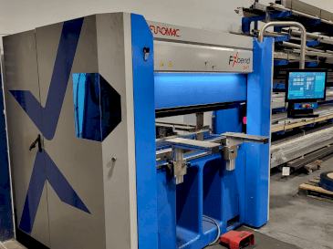 Vista Frontal  da Euromac FXbend 1547  máquina