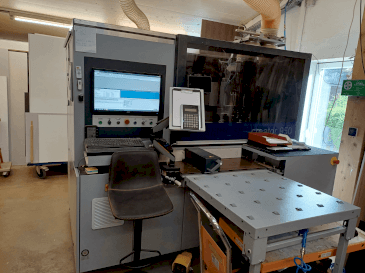 Vista Frontal  da FORMAT4 CNC CREATOR 950  máquina