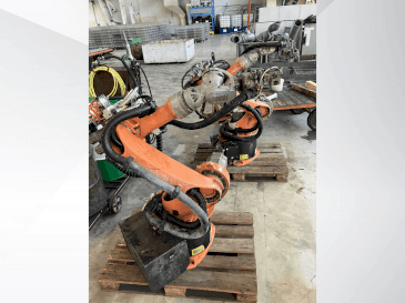 Vista Frontal  da KUKA KR16  máquina