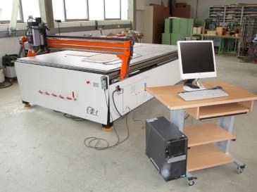 Vista Frontal  da MLM Ploter CNC  máquina