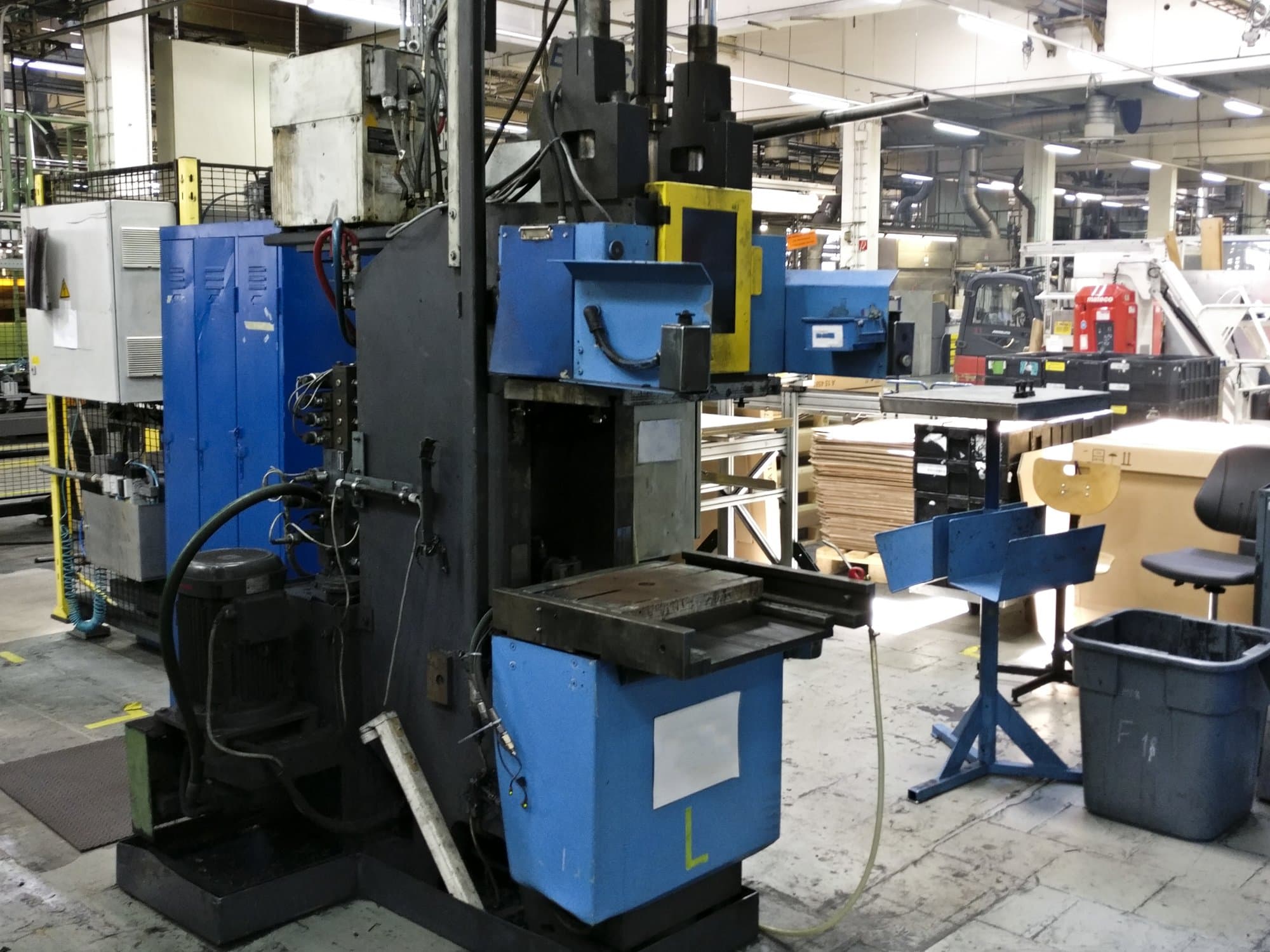 Vista Esquerda  da Kloeckner Desma 956.050  máquina