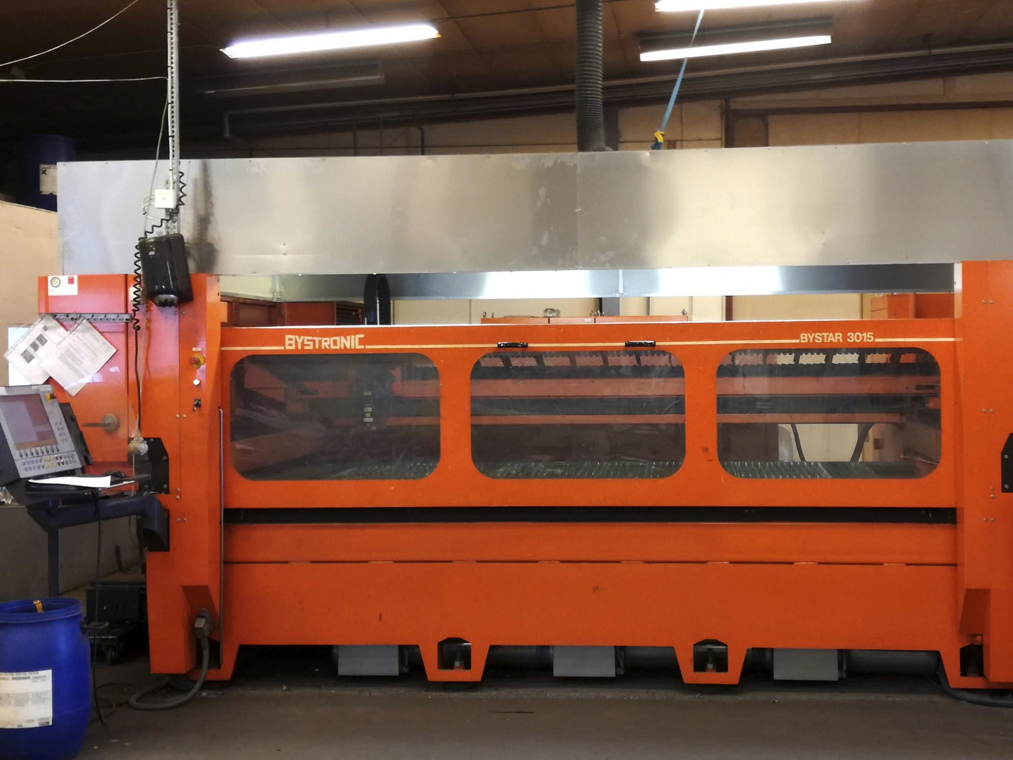 Vista Frontal  da Bystronic Bystar 3015  máquina