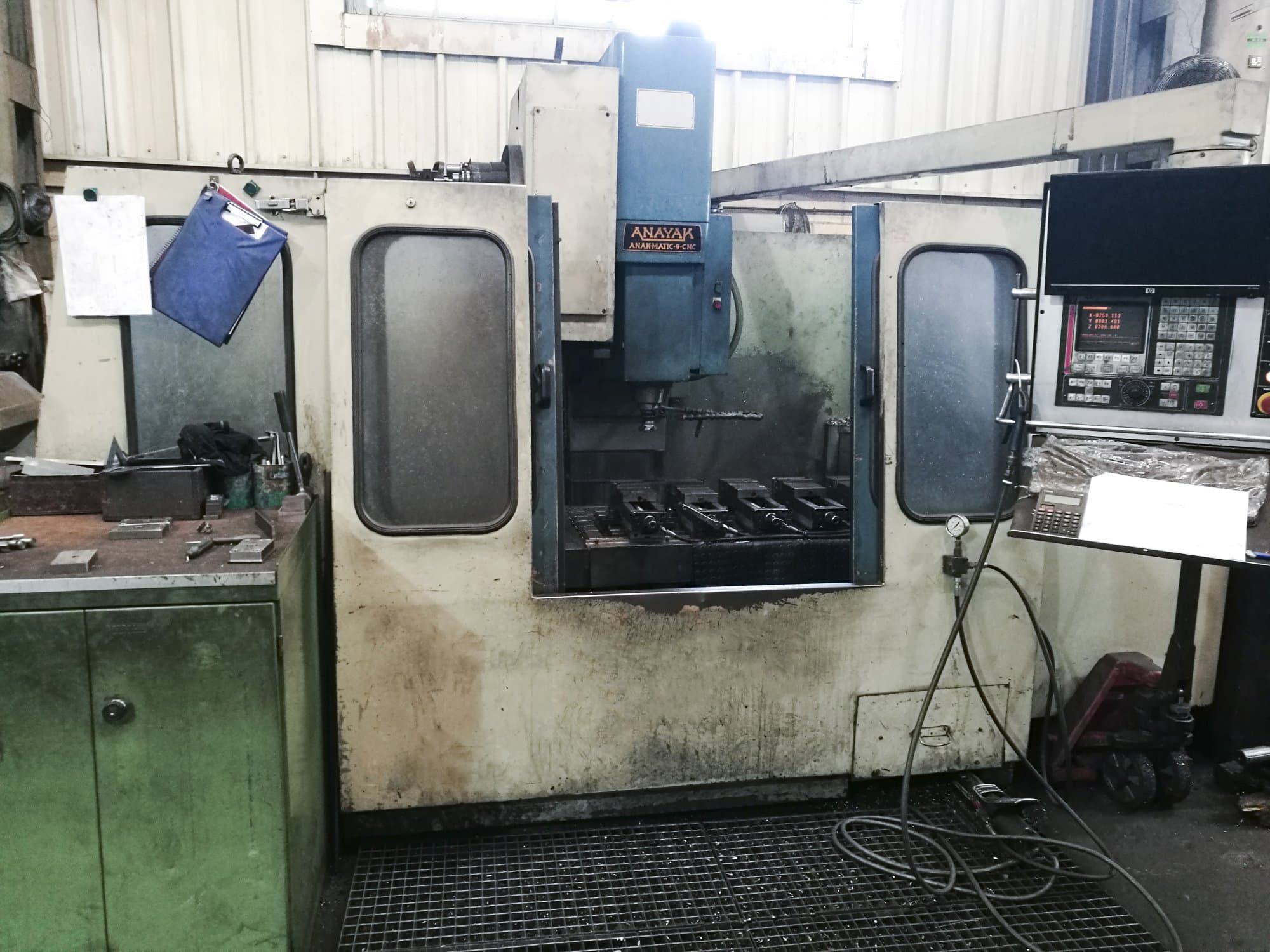 Vista Frontal  da ANAYAK ANAK MATIC-9 CNC  máquina