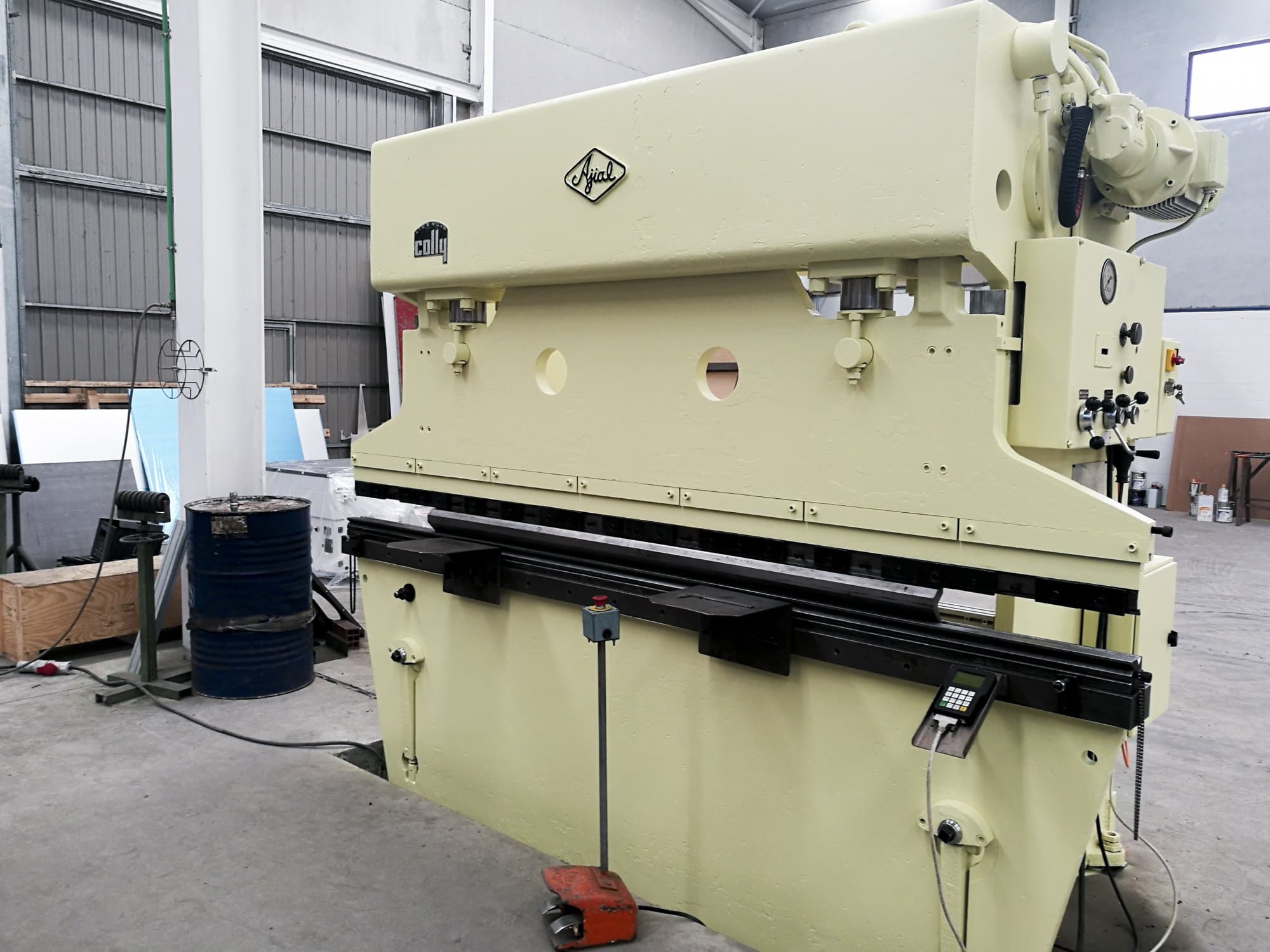 Vista Direita  da Ajial Colly 89  máquina